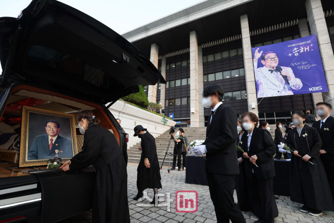 [포토]'KBS 본관 앞에서 엄수된 故 송해 노제'