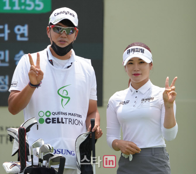 [포토]황정미,박주성 '첫 날 기분 좋은 브이'