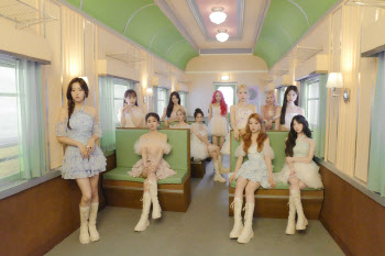 '컴백' 이달의 소녀 "'퀸덤2' 때처럼…열정 잊지 않을 것"