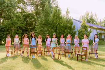 '컴백' 이달의 소녀 "서머송은 처음, 반응 궁금해"