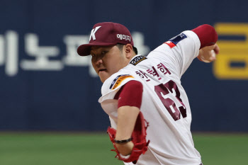 '한현희 5이닝 무실점 역투' 키움, NC 꺾고 홈 7연승 질주