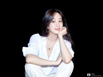 정려원, H&엔터테인먼트 재계약 체결 