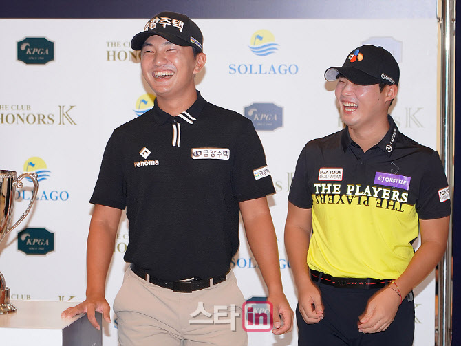 [포토] 옥태훈과 배용준 '박장대소'