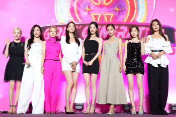 '다시 만난' 소녀시대… 15주년 파티가 시작됐다 [종합]