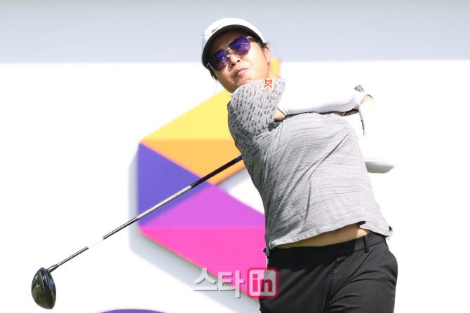 [포토]인터내셔널 투어 멤버 차야닛 왕마하뽄, 힘찬 티샷