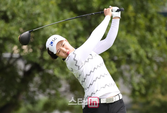 [포토]박효진, 티샷은 강하게!