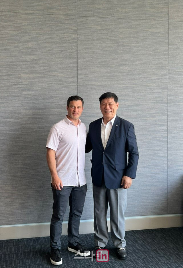 허구연 총재, MLB CEO 회동…KBO리그 개막전 美 개최 논의