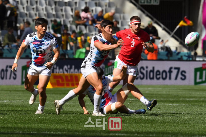 한국 럭비대표팀, 7인제 월드컵 값진 첫 승...21·22위전 진출