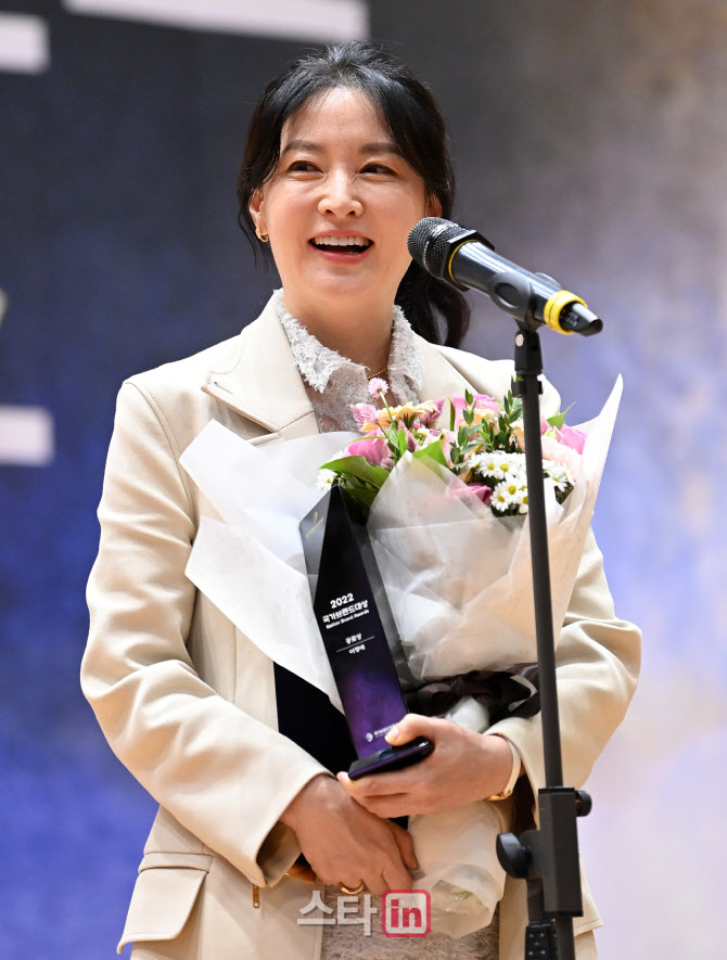 [포토]'환한 미소 보이는 배우 이영애'