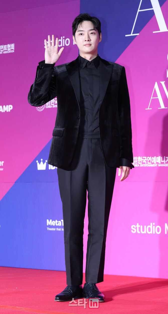 [포토]배우 강영석, '신사처럼'