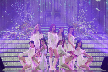 프로미스나인 "첫 단독콘서트, 행복하게 즐겨줘 기분 좋아"