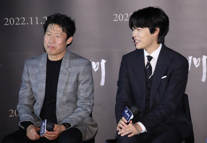 유해진·류준열 세 번째 만남…'올빼미', 연말 극장가 스릴로 물들일까 [종합]