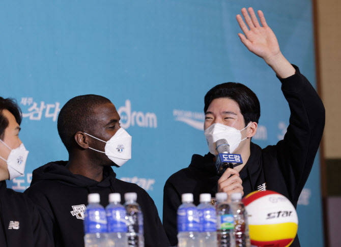 '시즌 각오 노래로 표현해주세요' V리그 대표선수 선택은?