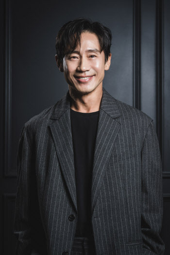 '욘더' 신하균 "말 없고 인형처럼 예뻤던 한지민 첫인상, 지금은" ②