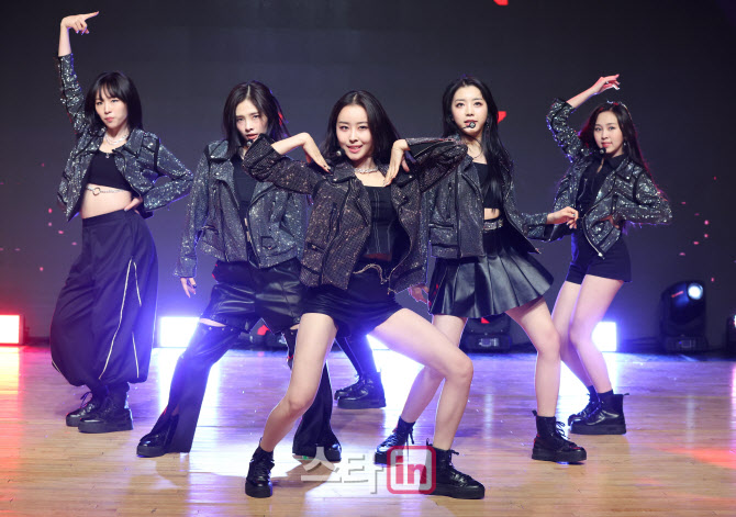 [포토]퀸즈아이, '퀸즈 테이블' 발매 기념 쇼케이스