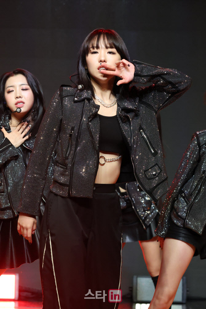 [포토]퀸즈아이 원채, 치명적인 무대