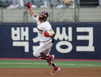 ‘데일리 MVP’ 임지열 "잊을 수 없는 홈런…나도 소름 돋았다"