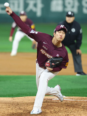 KS 5차전 선발 안우진 향해 온라인 테러 협박...인천경찰청 수사