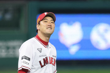 또 흔들린 '에이스'…SSG 김광현, 5이닝 3실점 고전