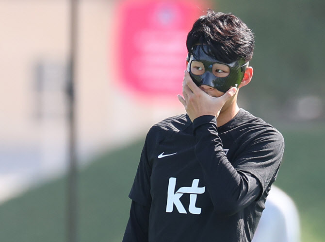‘캡틴 조로’ 손흥민 마스크 FIFA 승인…‘7번’ 표시만 제외