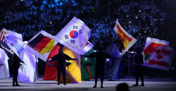 BTS정국, '글로벌 축구축제' 카타르WC 막 열었다...클라이막스 장식