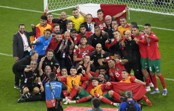 모로코, 아프리카 최초 월드컵 4강...호날두, 눈물로 월드컵 작별
