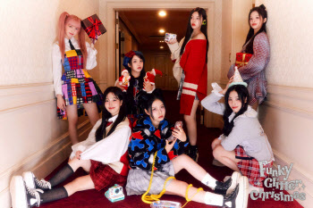 "연말 특수 노린다"… 모처럼 크리스마스 캐럴 '풍년'
