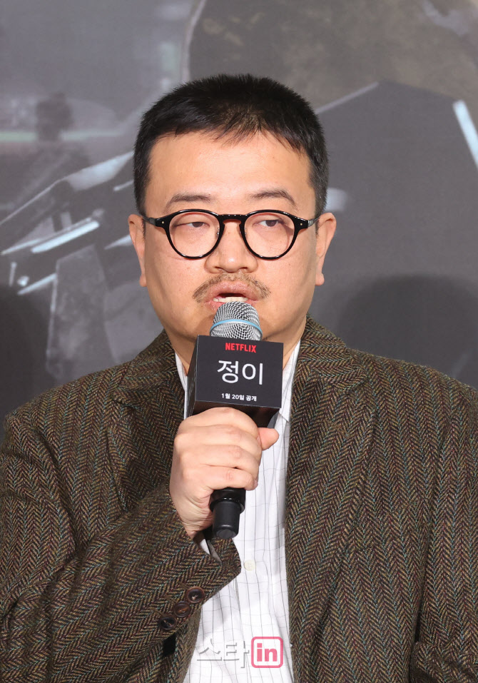 [포토]질문에 답하는 연상호 감독