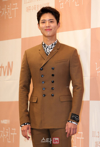 박보검, 테디 품으로…YG·하이브 아닌 더블랙레이블 行 
