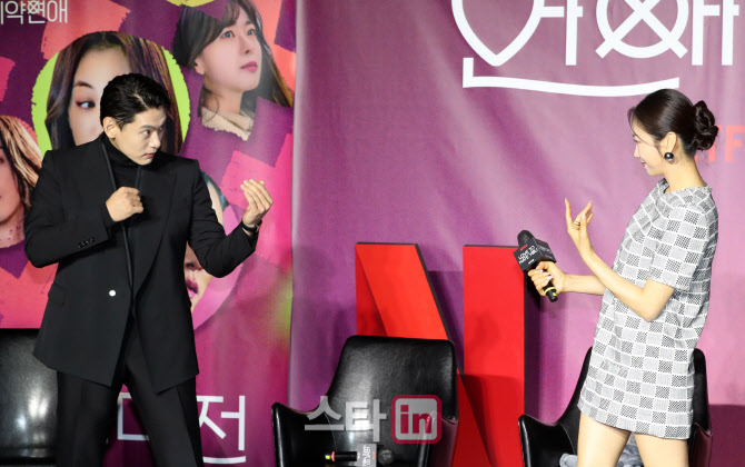 [포토]유태오-김옥빈, '드루와~~드루와!!'