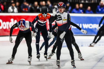 박지원, 쇼트트랙 6차 월드컵 1500m도 금메달…종합 1위 확정적