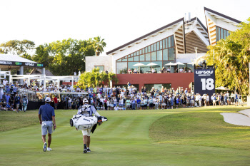 LIV 골프 개막전, 최정상 선수들 불참한 PGA 투어에 시청률 ‘참패’