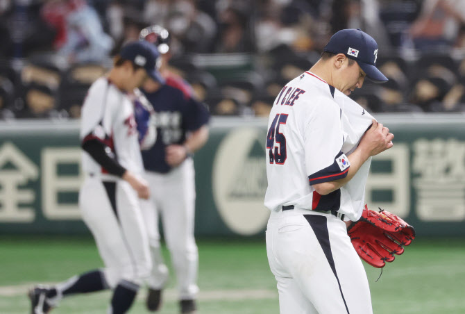 '투잡러' 체코에게도 고전한 한국 야구, 비싼 몸값이 무색