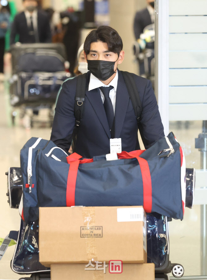 [포토]이정후, 8강 진출 실패한 한국 야구대표팀