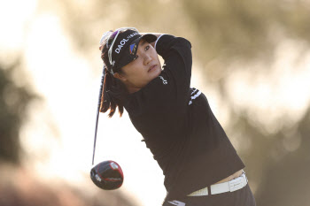 비거리 늘린 유해란, LPGA 데뷔전 톱10 눈도장…“더 성장하겠다”(종합)