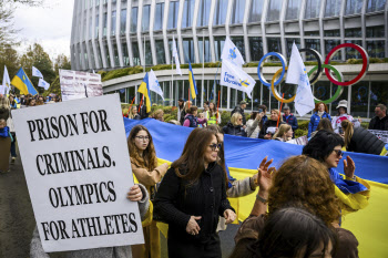 IOC, 러시아·벨라루스 올림픽 출전 길 열어...군 관련 선수는 금지
