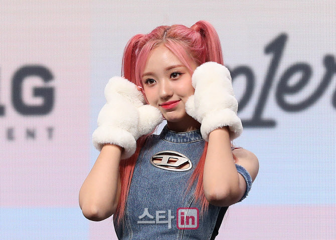 [포토]케플러 강예서, 깜찍한 고양이
