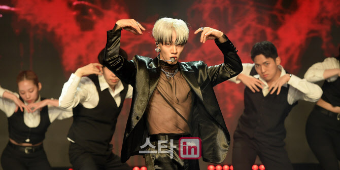 [포토]이기광, 망사 사이로 보인는 식스팩