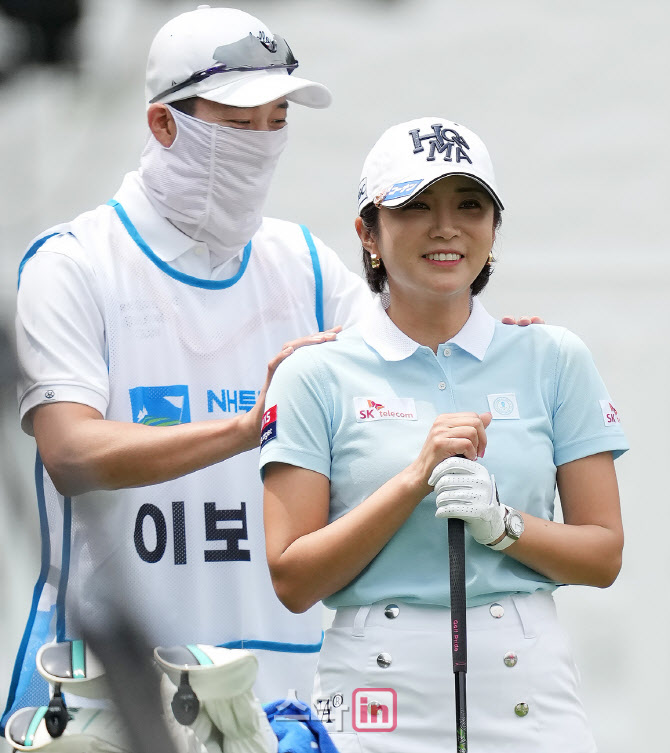 [포토]이보미,이완 '금술 좋은 부부의 시합'