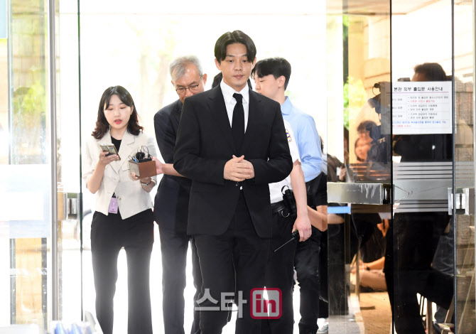 [포토]마약류 투약 혐의로 영장실질심사 출석한 유아인