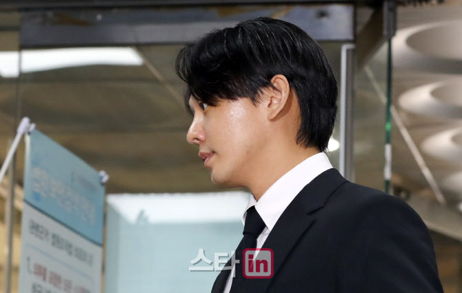 [포토]구속 전 피의자 심문에 온 유아인