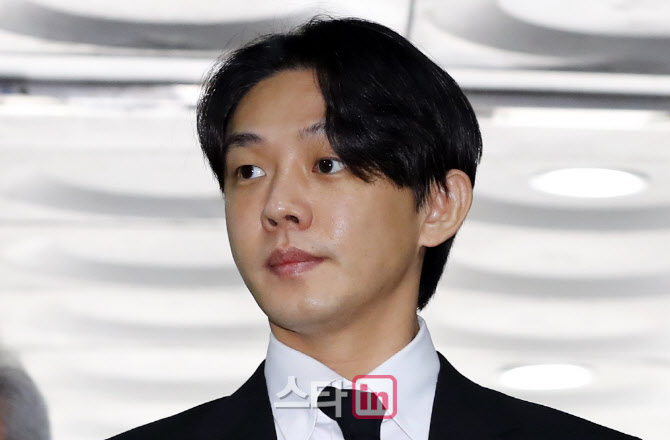 [포토]중앙지법에 온 유아인