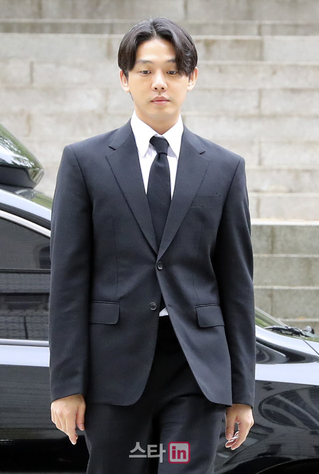 [포토]법정으로 향하는 유아인