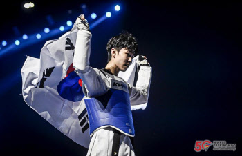 '19살 신예' 박태준, 세계태권도 -54kg급 金...세계 최강 증명
