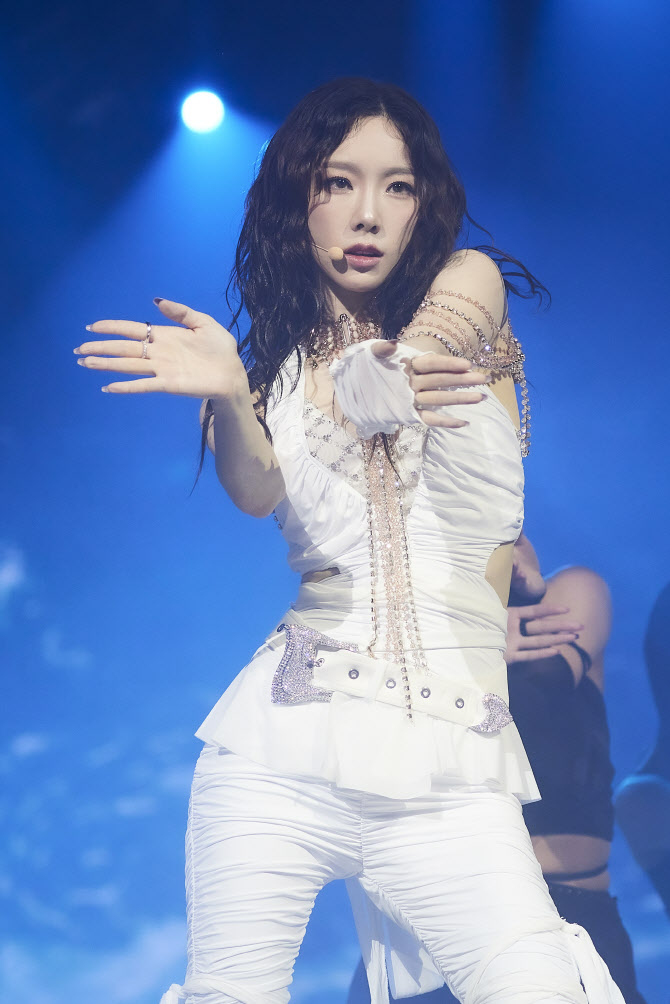태연 "멋지게 등장하고 싶었는데… 물 먹다 사레들려"