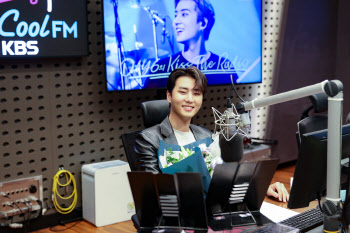 데이식스 영케이, '키스 더 라디오' DJ 금의환향