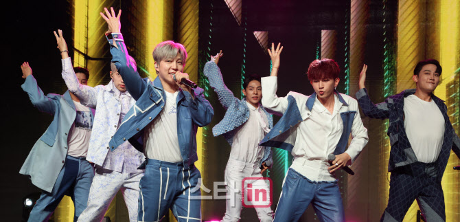 [포토]'6인조 컴백' 유키스 "언젠가 10명 멤버 모두 뭉치고파"