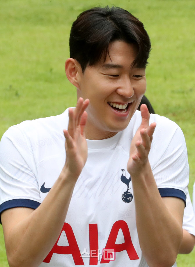 [포토]박수치는 손흥민