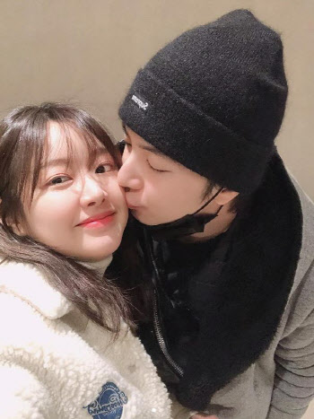 천둥·미미, 4년 째 열애 중…"평생 함께 하고 싶은 사람"