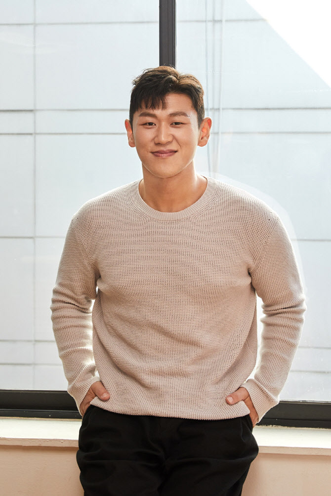 강홍석, 첫 디싱 '땀' 발매… 만능엔터 행보